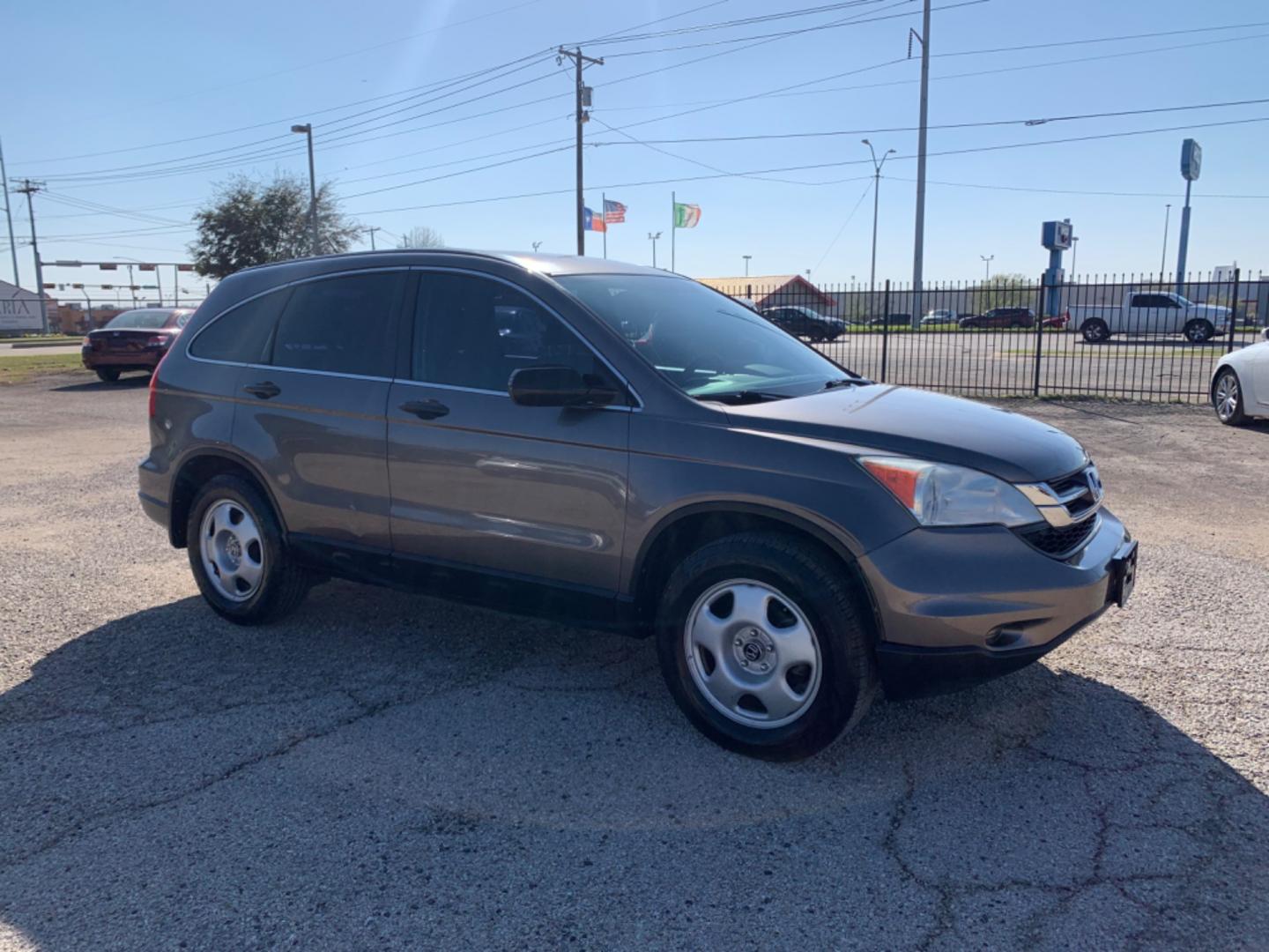 2010 Gray /gray Honda CR-V LX 4WD AT (5J6RE4H38AL) with an 2.4L L4 DOHC 16V engine, Automatic Transmission transmission, located at 1830 North Belt Line Road, Irving, TX, 75061, (469) 524-0199, 32.834373, -96.993584 - Photo#6